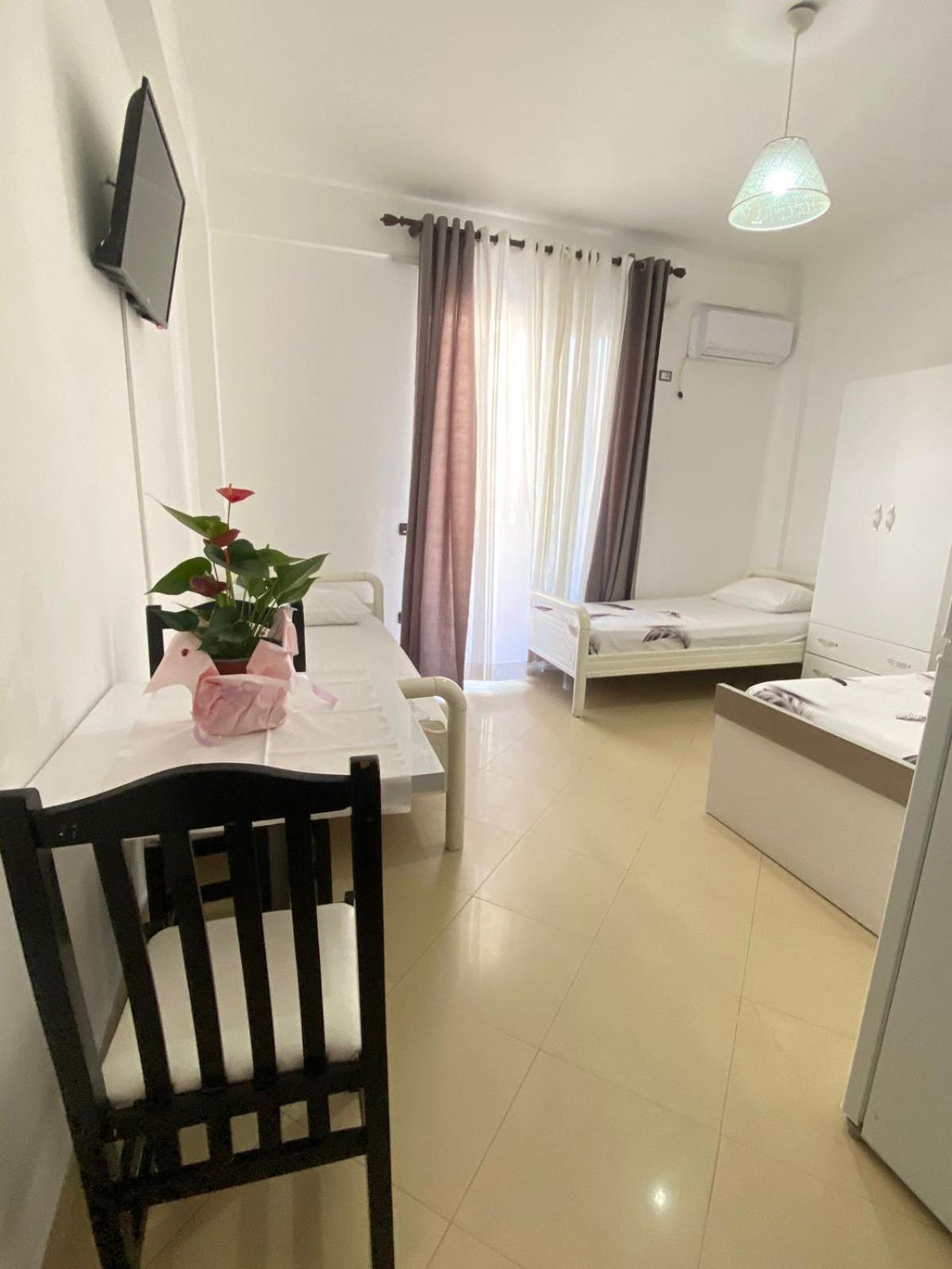 Marra'S Rooms Durrës Exterior foto